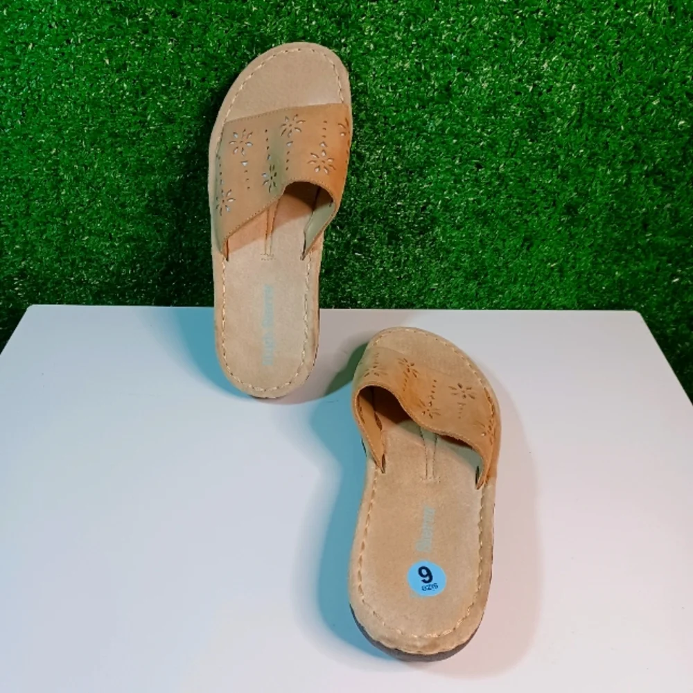 HIGH SIERRA, TAN SLIP-ON SANDALS, SIZE: 6